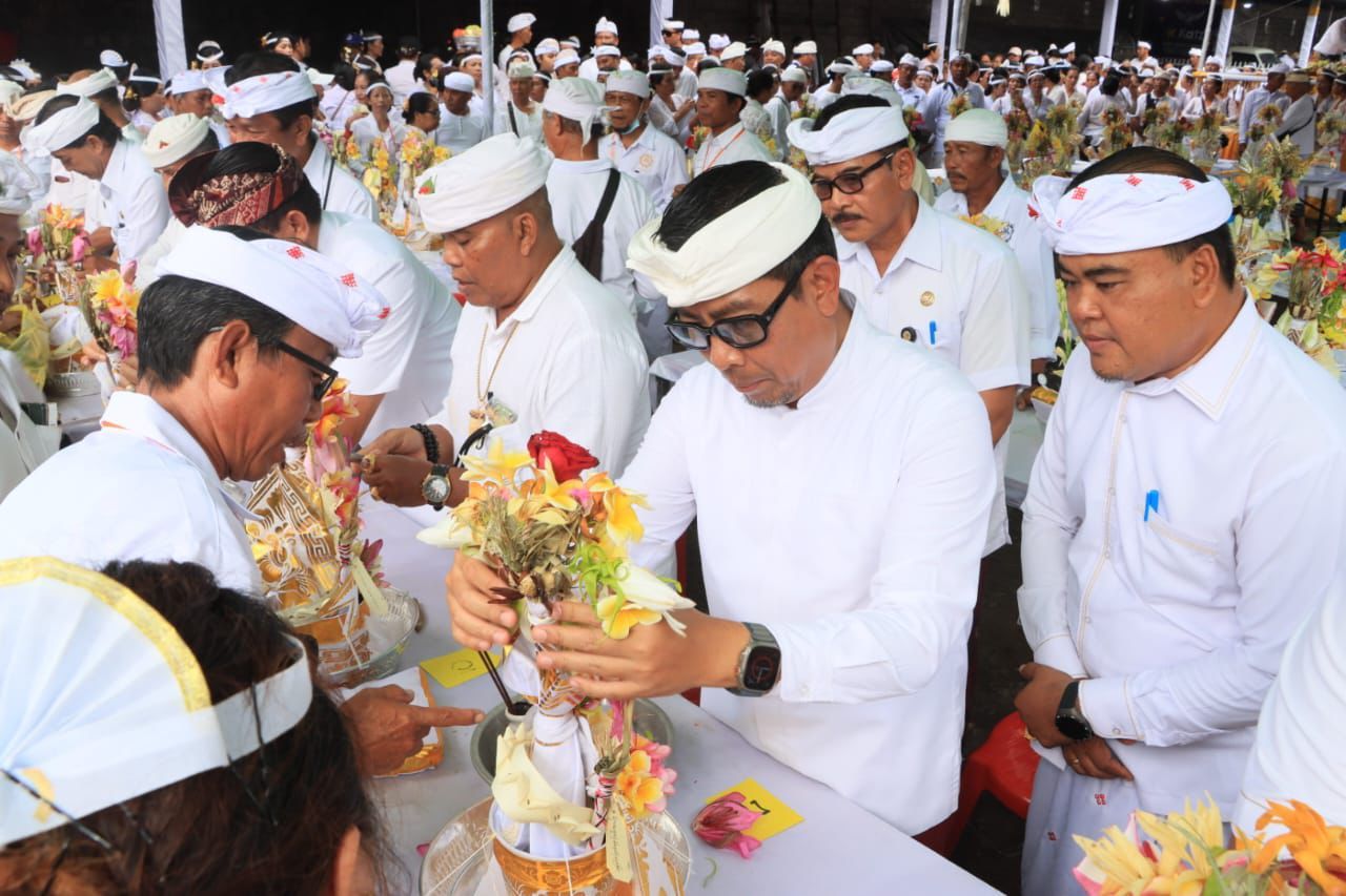 podiumnews.com-Wawali Denpasar Hadiri Karya Atma Wedana di Pura Dalem Kahyangan Umadui